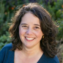 Headshot of Siri Carpenter